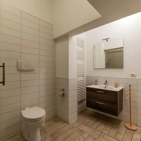 Joivy Sleek Flat With Easy Access To Apartment Rome