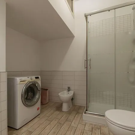 Joivy Sleek Flat With Easy Access To Apartment